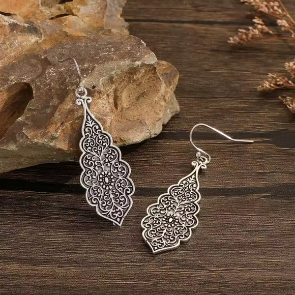 Vintage Filigree Leaf Flower Long Drop Earrings – Boho Wedding - Picture 6 of 13